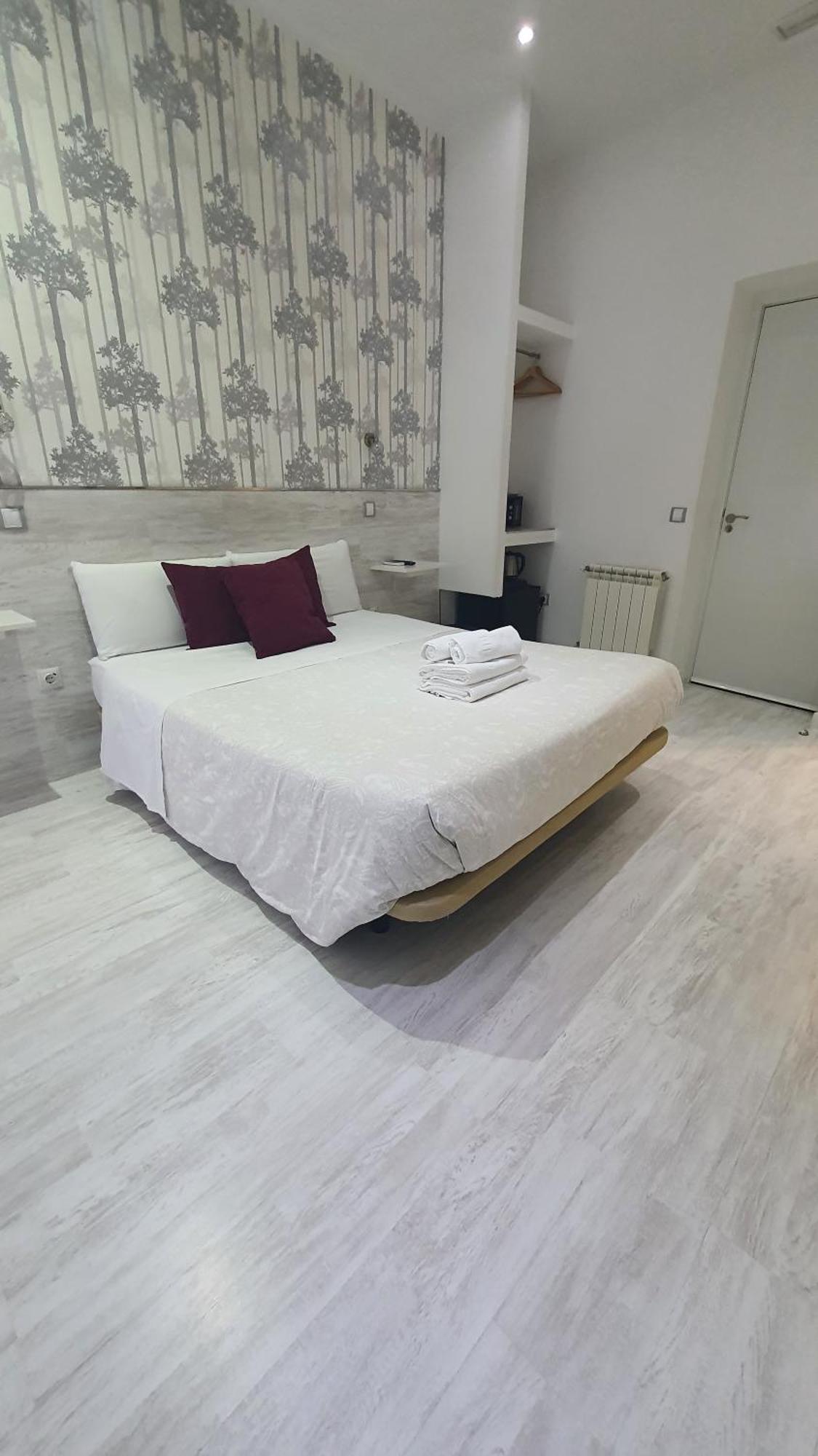 Hostal Met Madrid — Photos 1